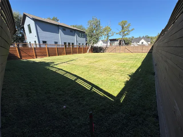 $1,700,000 | 955 West 42nd Street, Houston, TX 77018