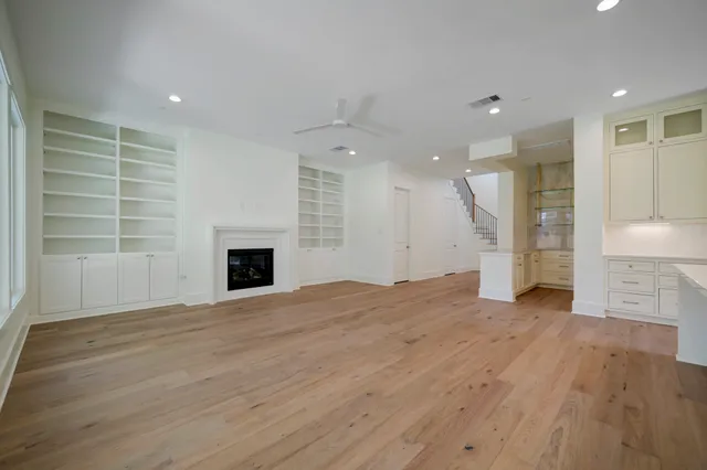 $1,700,000 | 955 West 42nd Street, Houston, TX 77018