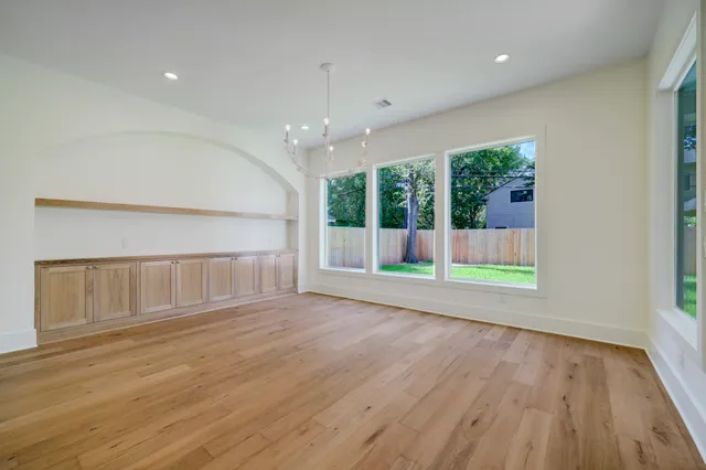 $1,700,000 | 955 West 42nd Street, Houston, TX 77018