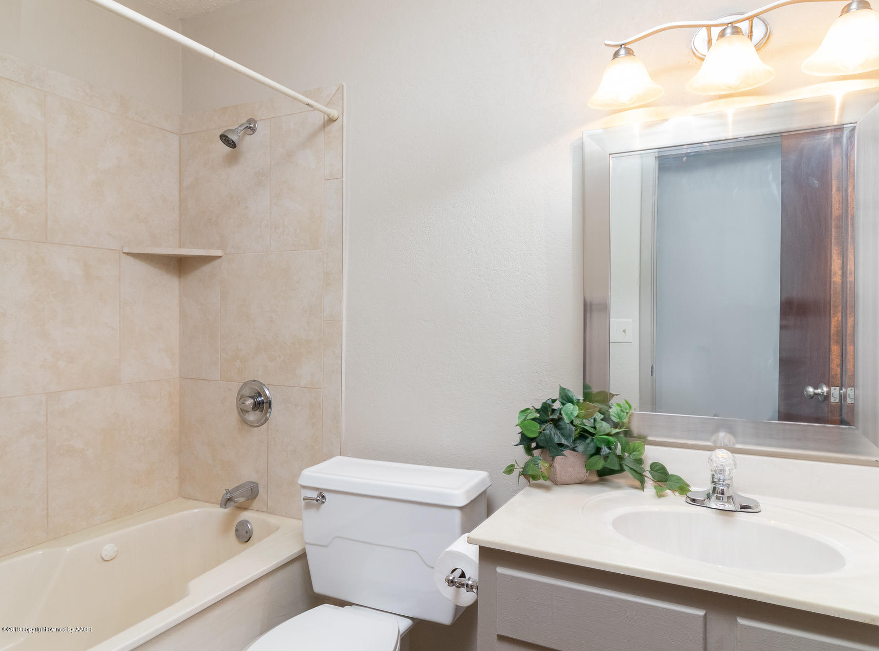 4207 Kingston Road Amarillo, TX 79109 - Photo 16 of 22 Main Bathroom