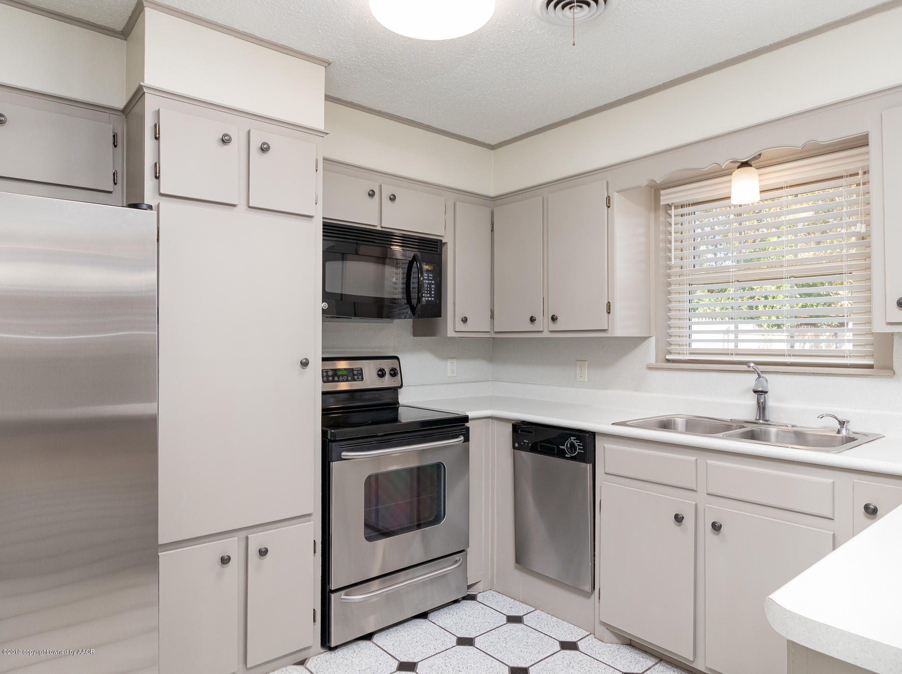 4207 Kingston Road Amarillo, TX 79109 - Photo 9 of 22 Kitchen