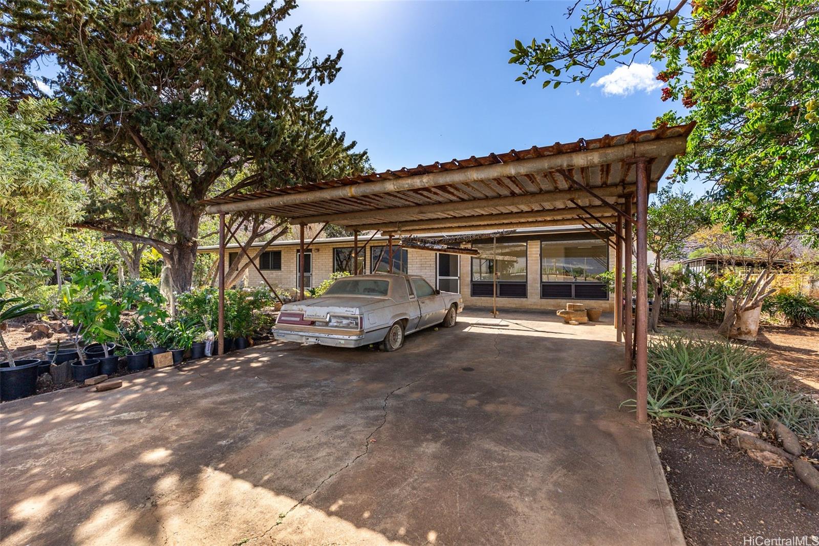 87-1087 Apuupuu Road Waianae, HI 96792 - Photo 3 of 25 a view of a house with backyard and garden