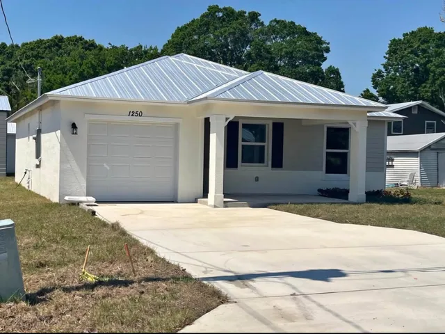 $2,700 | 1240 Northwest Antoch Avenue, Stuart, FL 34994