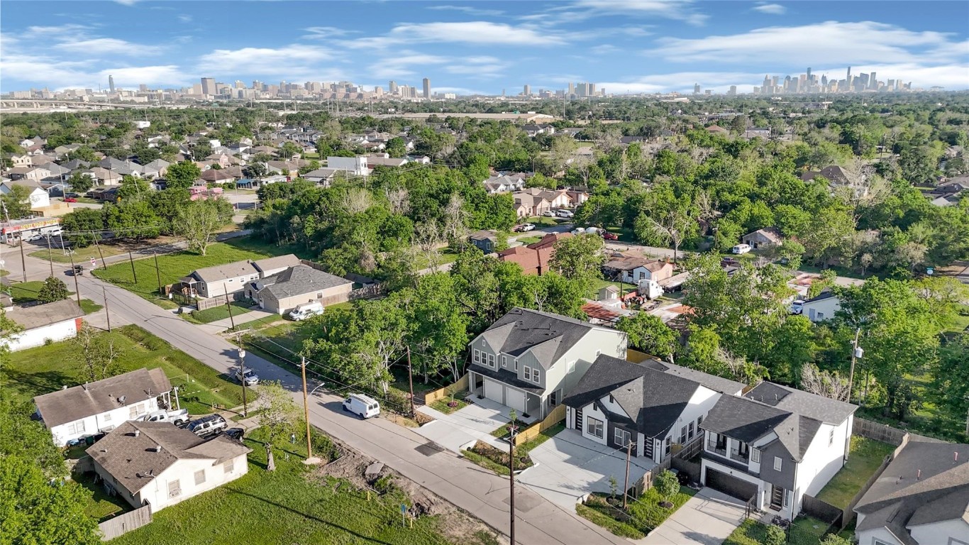 4019 Stassen Street, Unit A Houston, TX 77051 - Photo 10 of 35 Prime location offering convenient access to the Medical Center, as well as nearby entertainment, dining, and shopping.