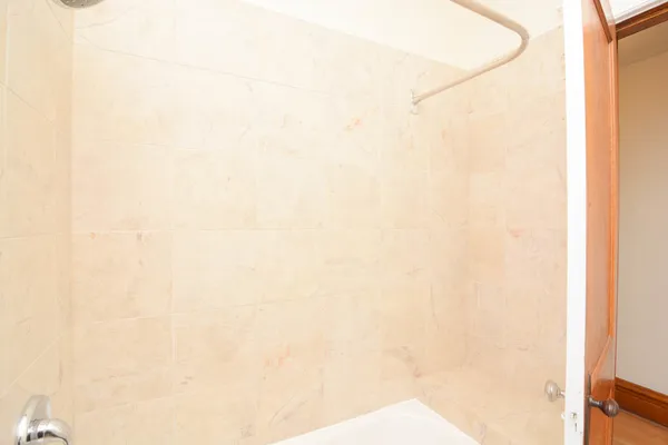 $2,890 | 2225 West Walton Street, Unit 2, Chicago, IL 60622