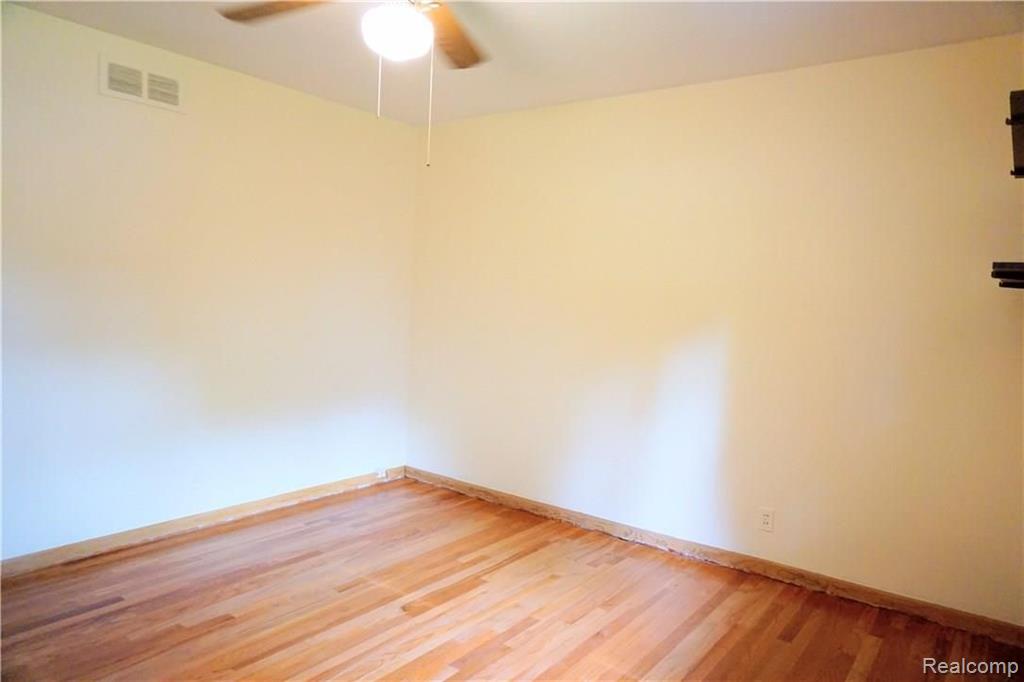 902 Hampton Road Grosse Pointe Woods, MI 48236 - Photo 45 of 47