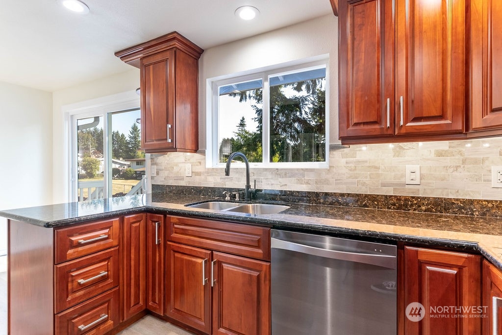 11305 Southeast 179th Street Renton, WA 98055 - Photo 9 of 30