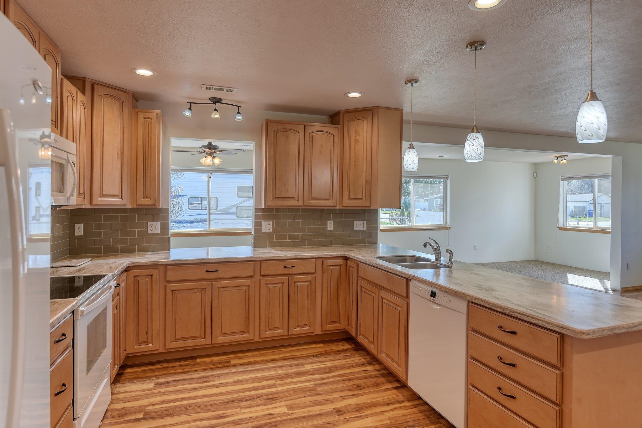 205 South Tschirley Road Greenacres, WA 99016 - Photo 10 of 48