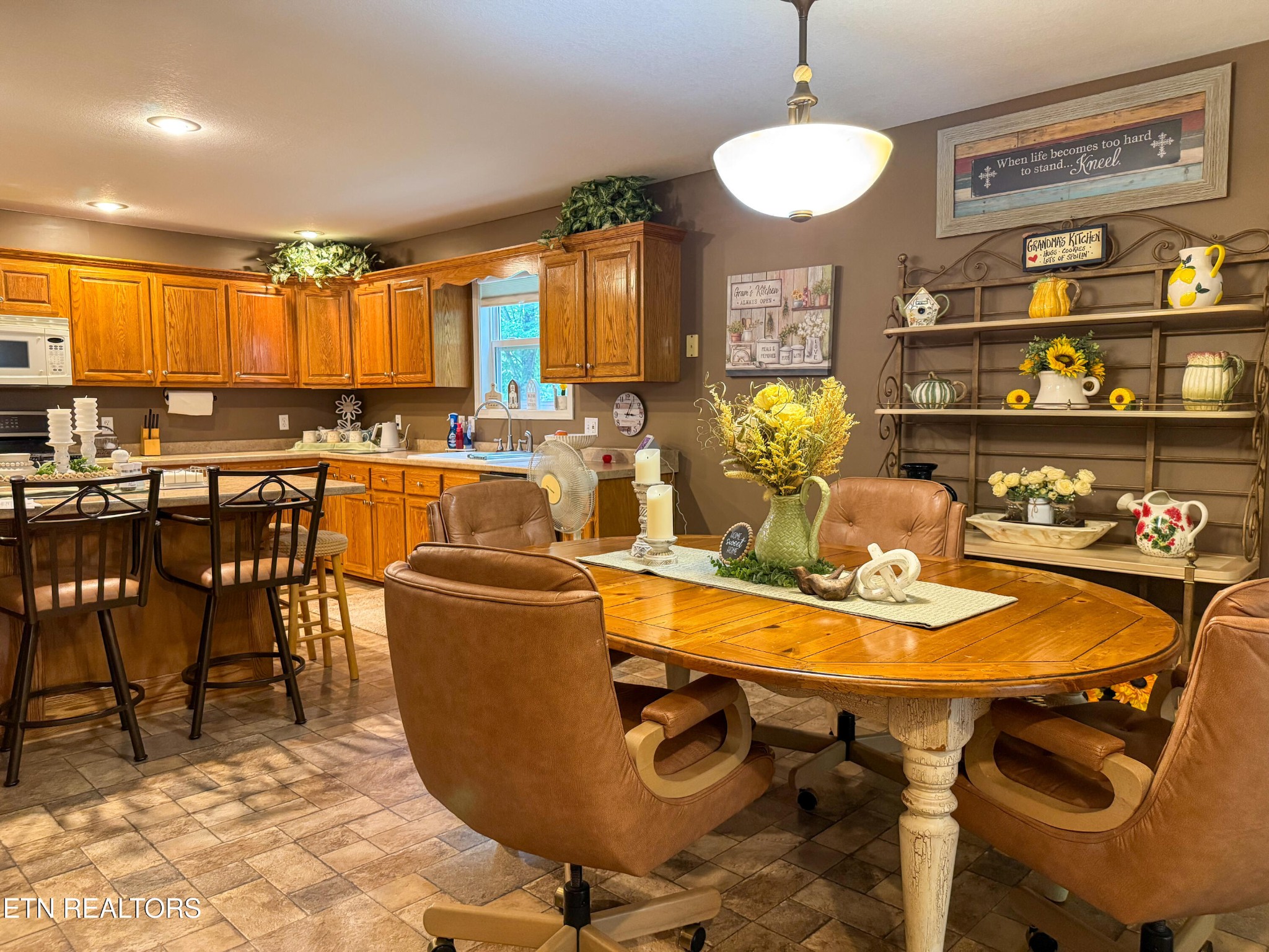 160 Brady Lane Oneida, TN 37841 - Photo 23 of 43 a view of a dining room with furniture