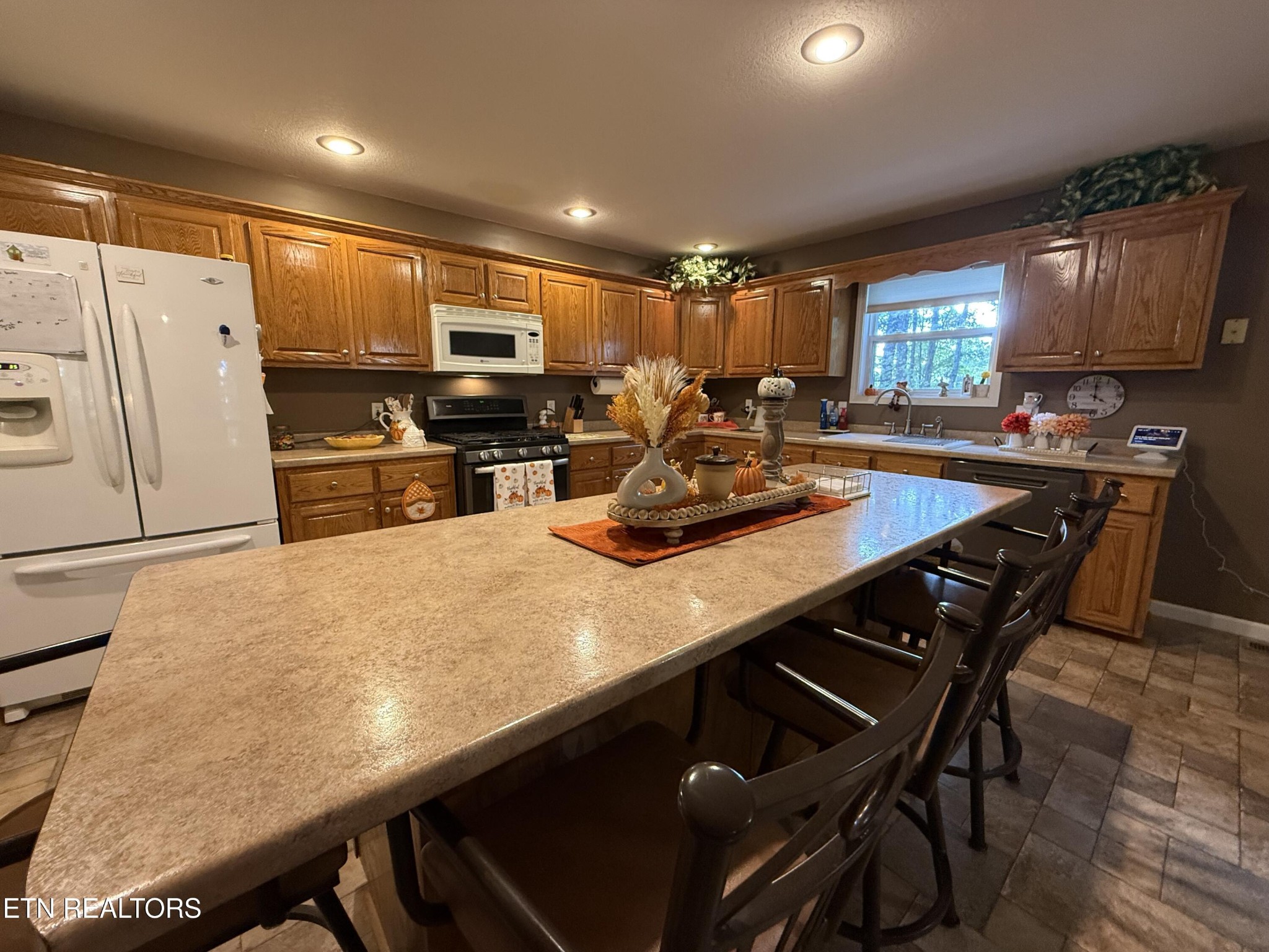 160 Brady Lane Oneida, TN 37841 - Photo 26 of 43 a kitchen with stainless steel appliances a dining table chairs and refrigerator