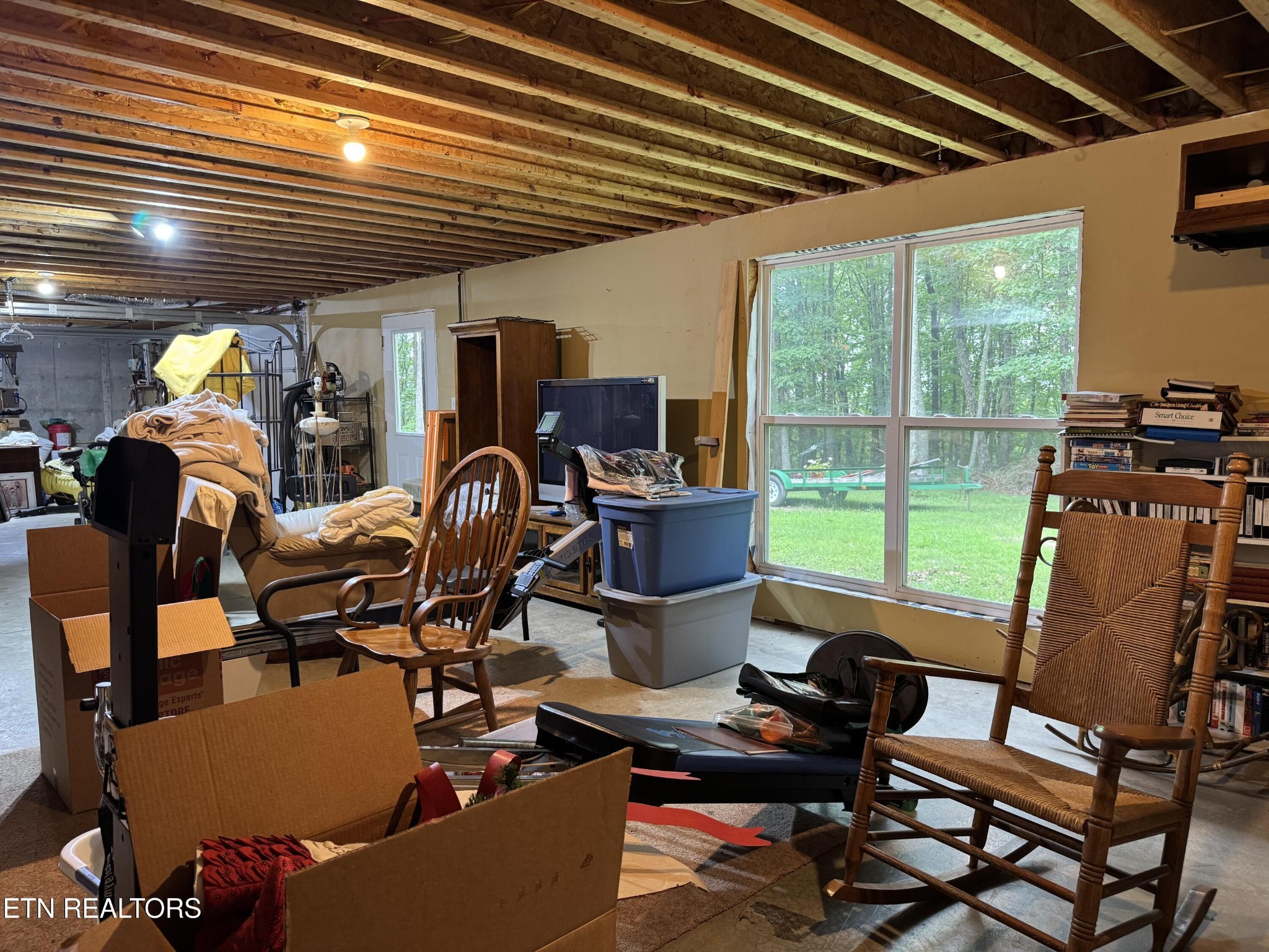 160 Brady Lane Oneida, TN 37841 - Photo 39 of 43 a work room with furniture and a window