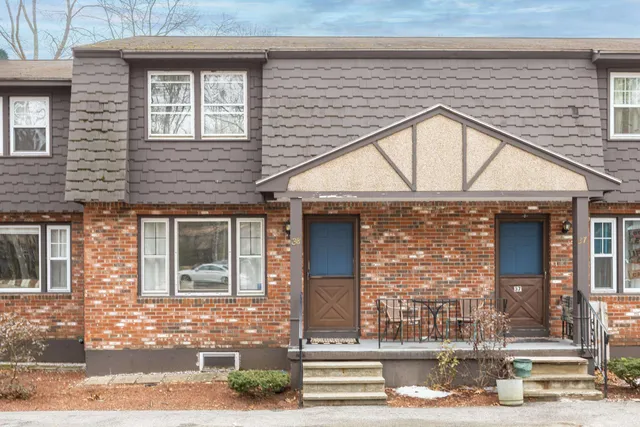 $284,999 | 38 Midridge Circle, Londonderry, NH 03053