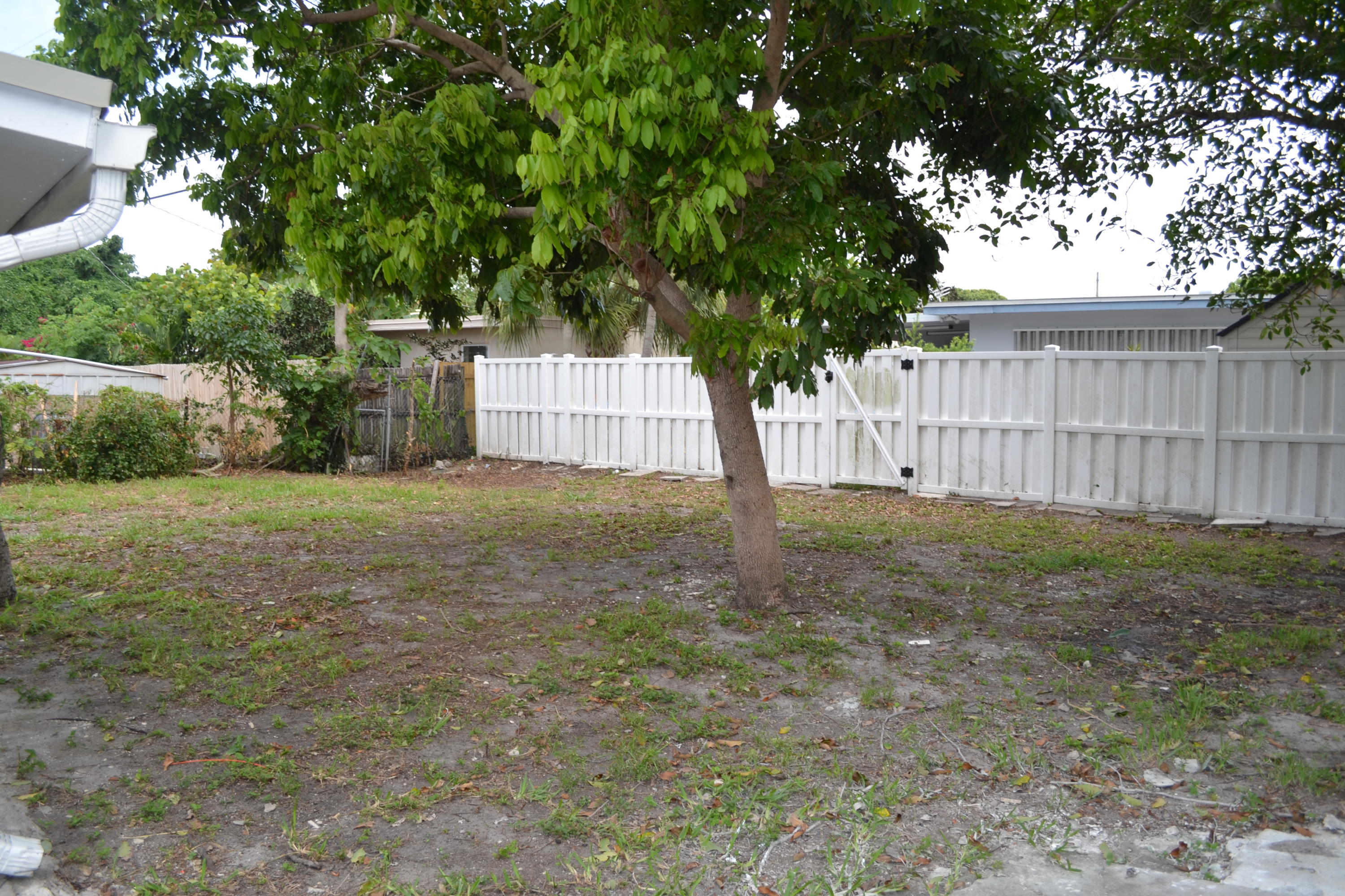 532 Beech Road West Palm Beach, FL 33409 - Photo 11 of 11 DSC_0021