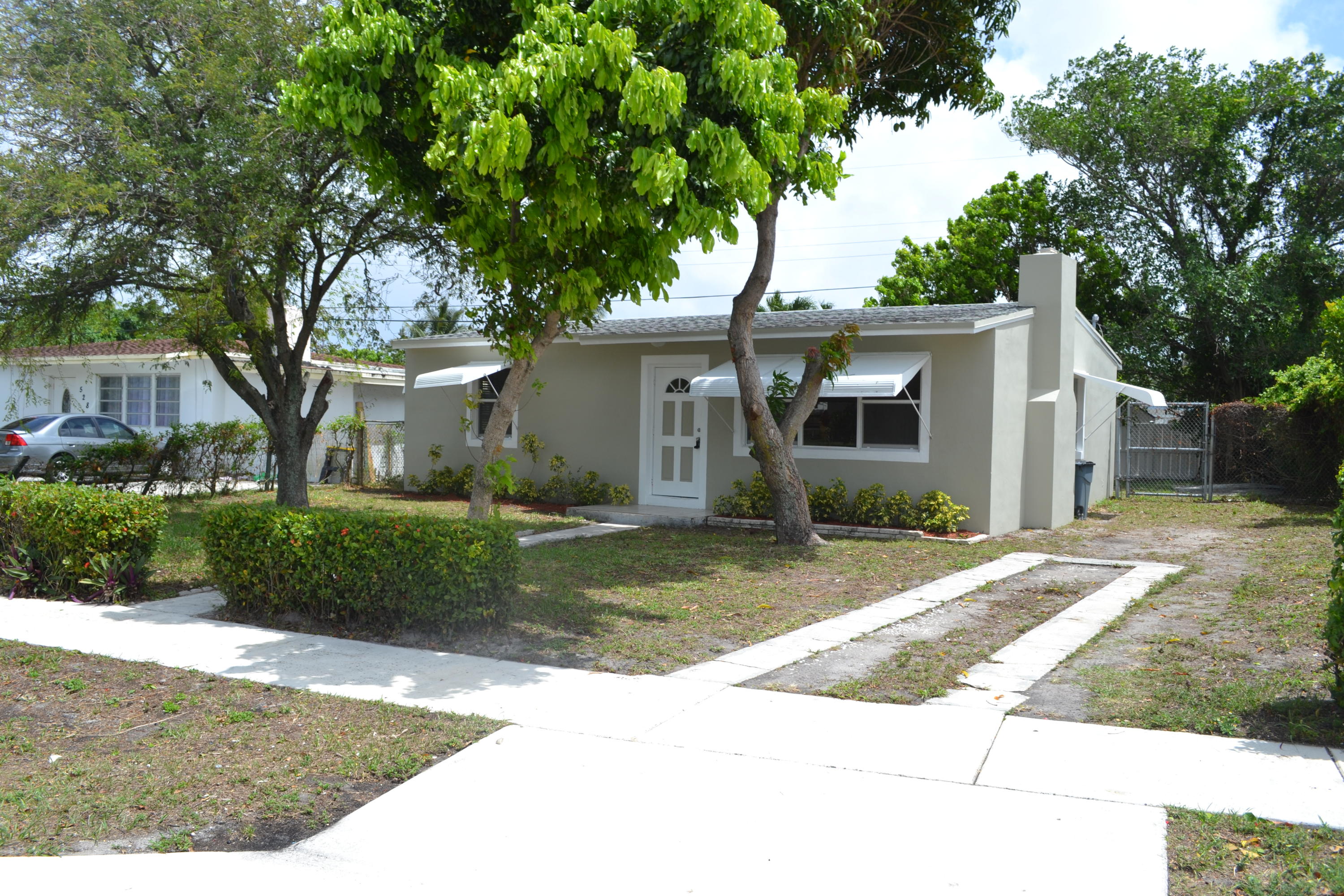 532 Beech Road West Palm Beach, FL 33409 - Photo 2 of 11 EXTERIOR