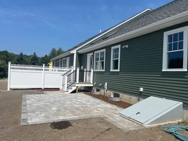 $689,900 | 2 B Oak Street, Unit 2B, Mansfield, MA 02048