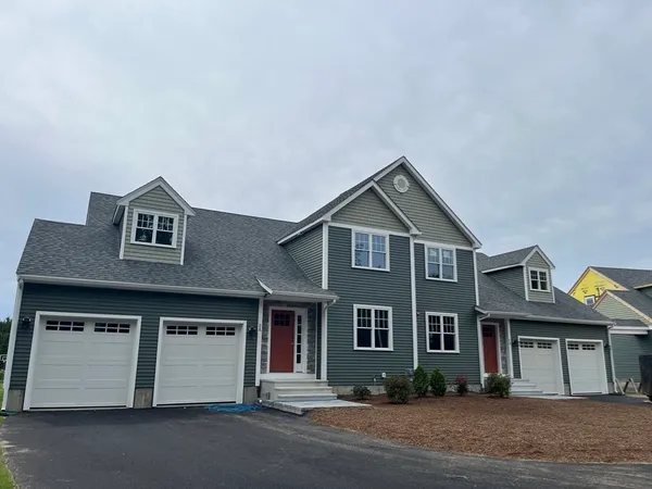 $689,900 | 2 B Oak Street, Unit 2B, Mansfield, MA 02048