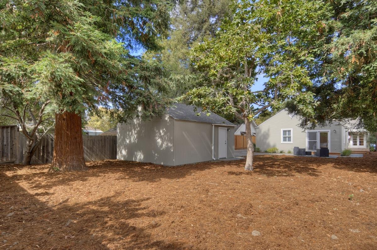 635 California Street Mountain View, CA 94041 - Photo 24 of 25 a backyard of a house