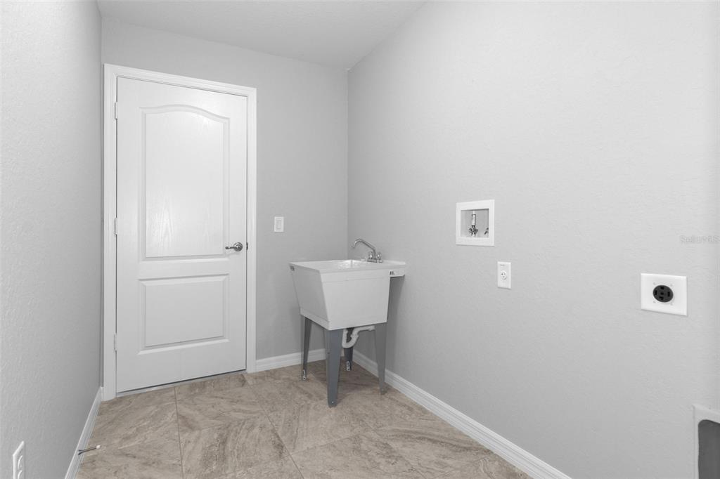 16375 Kakawi Road Brooksville, FL 34614 - Photo 22 of 30 a view of an empty room