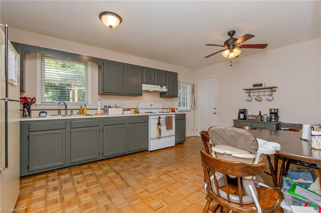 7227 Greeson Road Whitsett, NC 27377 - Photo 11 of 31 Gallery Image 11