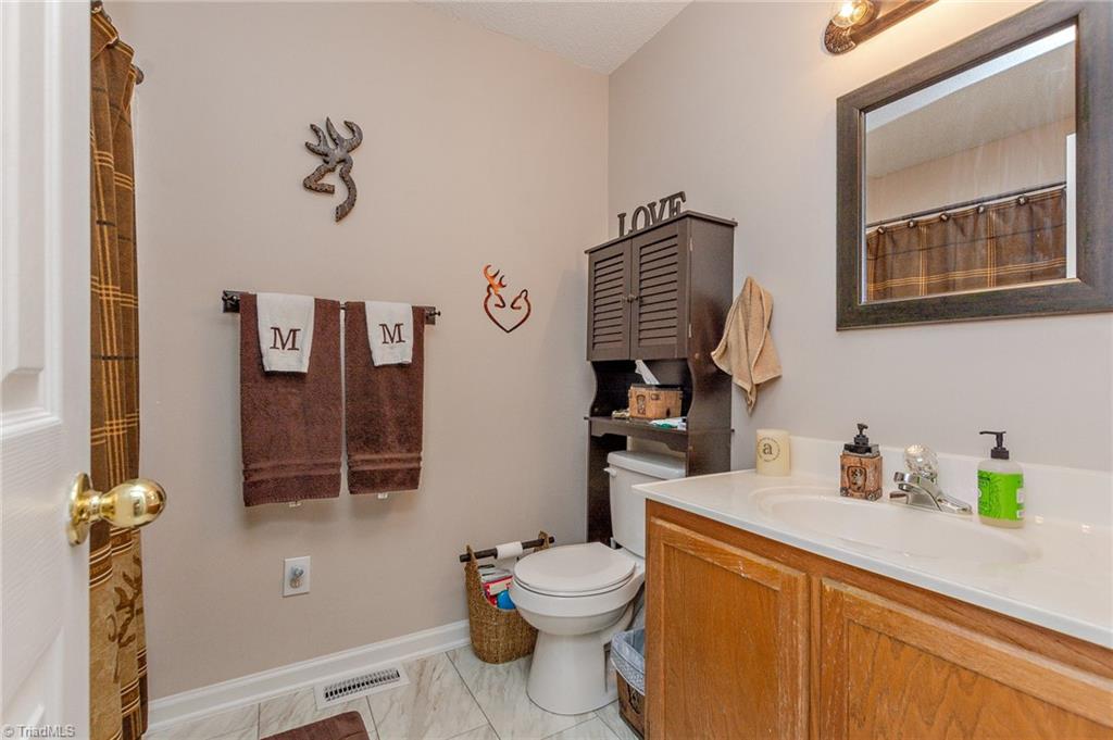7227 Greeson Road Whitsett, NC 27377 - Photo 16 of 31 Gallery Image 16