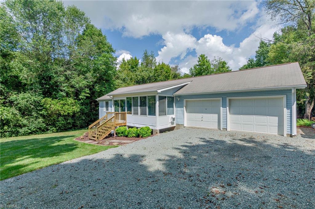 7227 Greeson Road Whitsett, NC 27377 - Photo 4 of 31 Gallery Image 4
