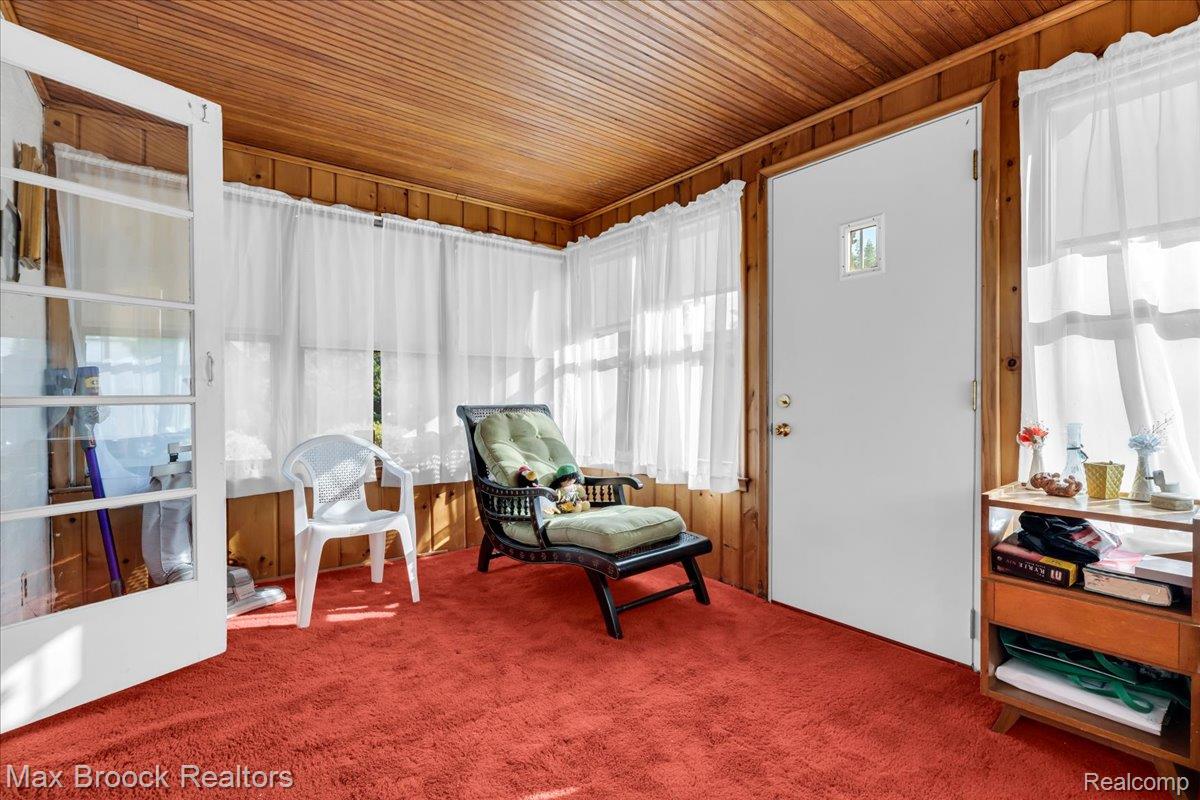 224 Cherokee Road Pontiac, MI 48341 - Photo 12 of 27 3 Season Room