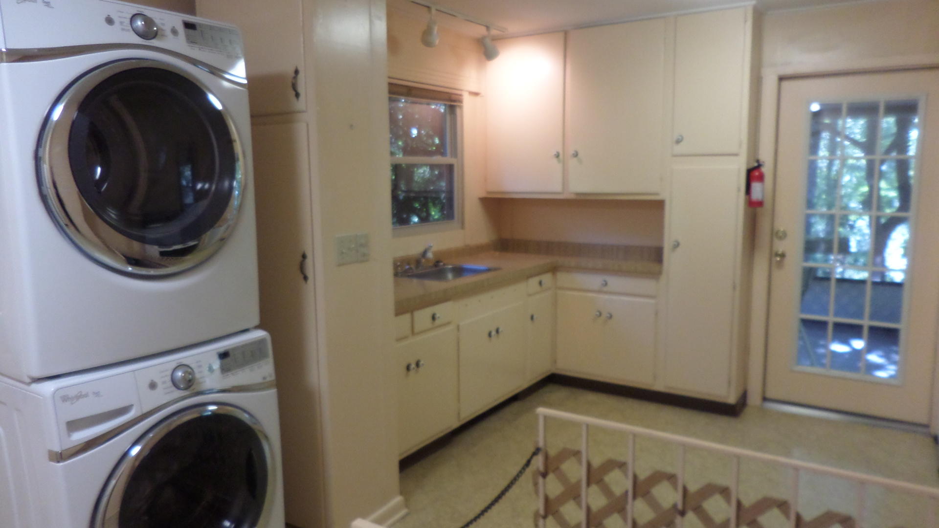 110 Chatham Lane Oak Ridge, TN 37830 - Photo 6 of 24 Kitchen Utility