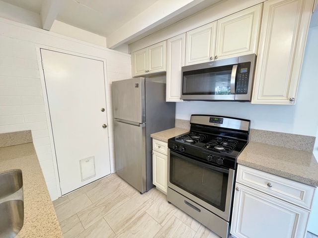 $1,995 | 74040 San Marino Circle, Palm Desert, CA 92260