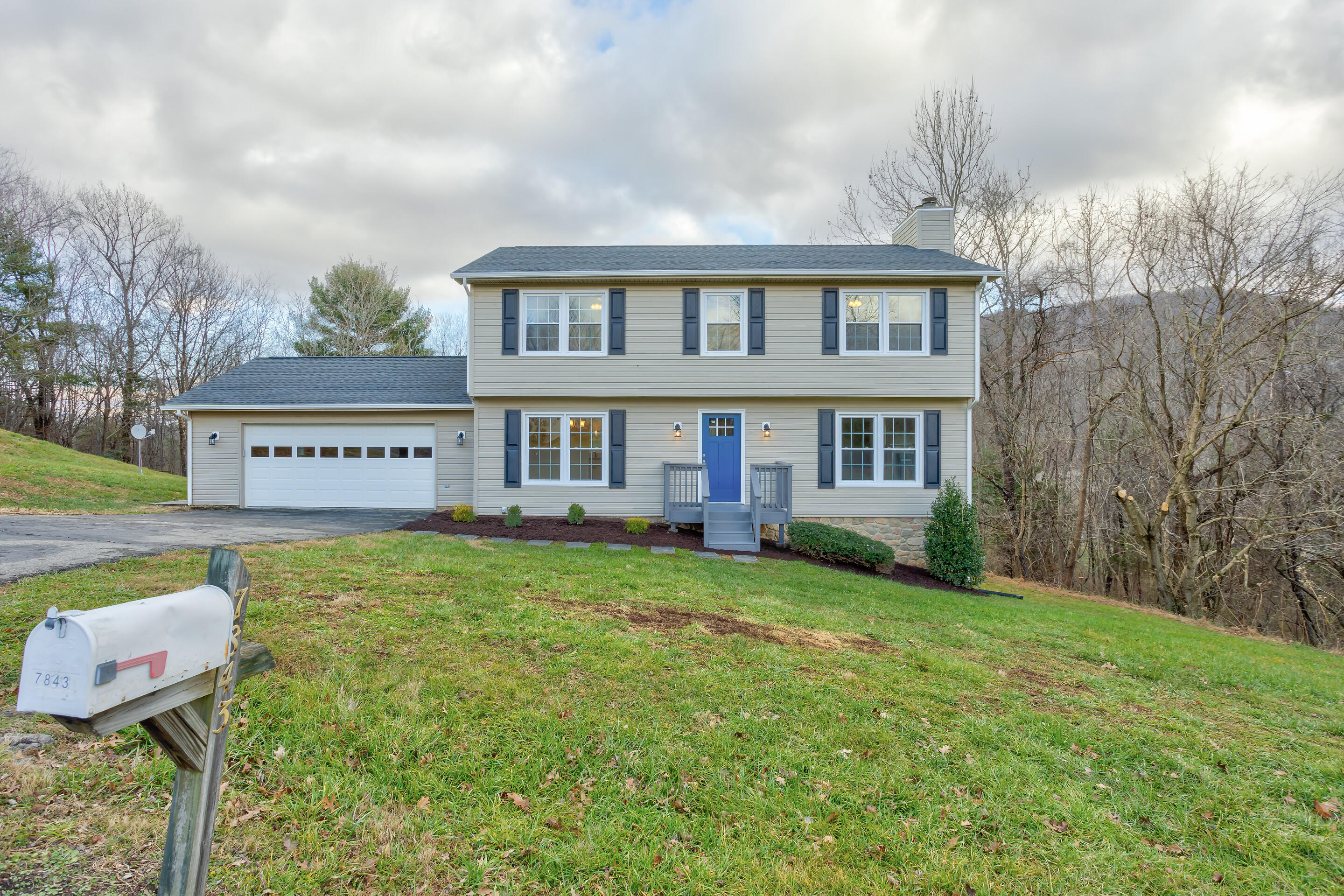 7843 Cedar Edge Road Roanoke, VA 24018 - Photo 4 of 45 04_7843_Cedar_Edge_Rd4_mls