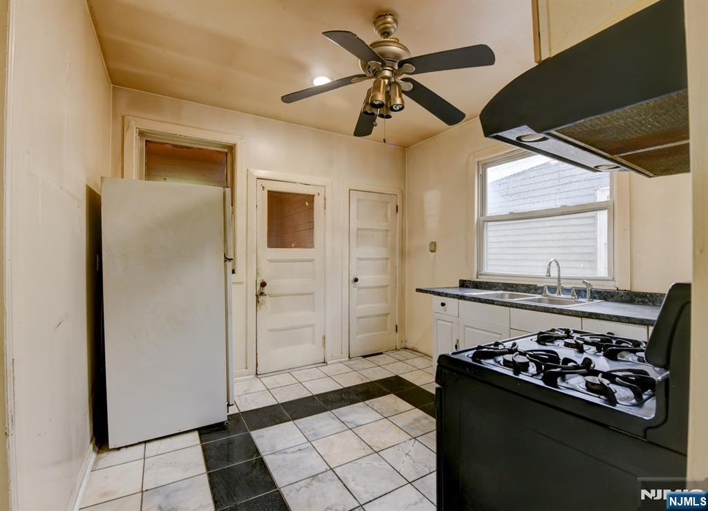 249 4th Street Newark, NJ 07107 - Photo 37 of 41