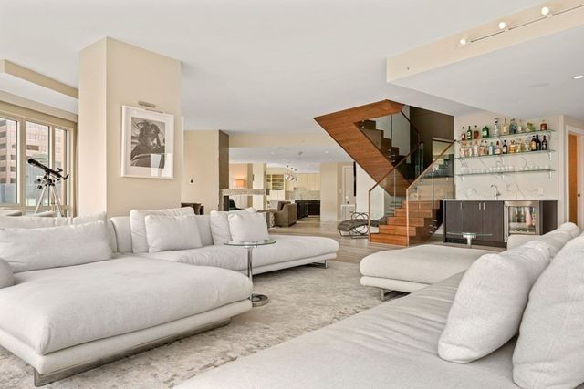 $5,100,000 | 110 Broad Street, Unit PH3, Boston, MA 02110