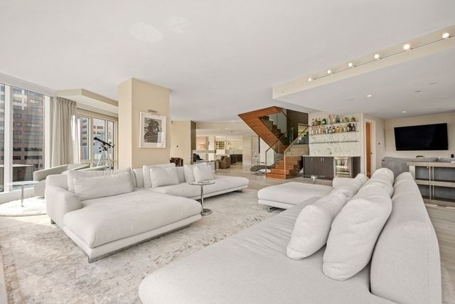 $5,100,000 | 110 Broad Street, Unit PH3, Boston, MA 02110