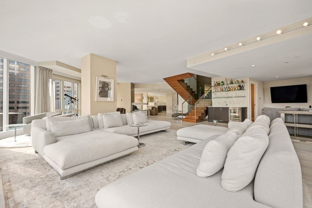 110 Broad Street, Unit PH3 Boston, MA 02110 - Photo 13 of 37