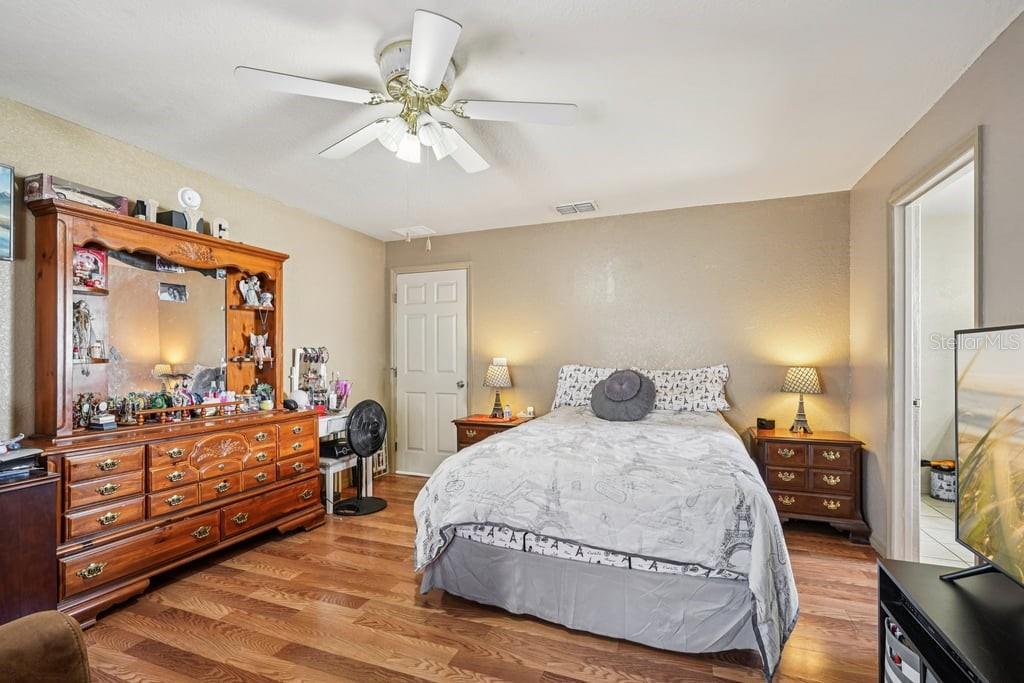 133 Walnut Road Ocala, FL 34480 - Photo 21 of 31 a bedroom with a large bed and a large mirror