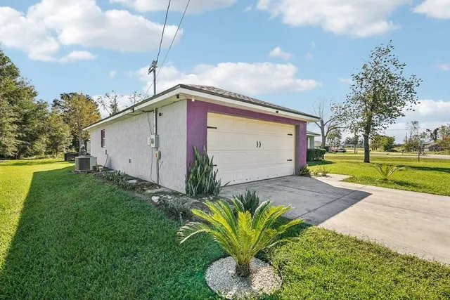 a front view of house with yard