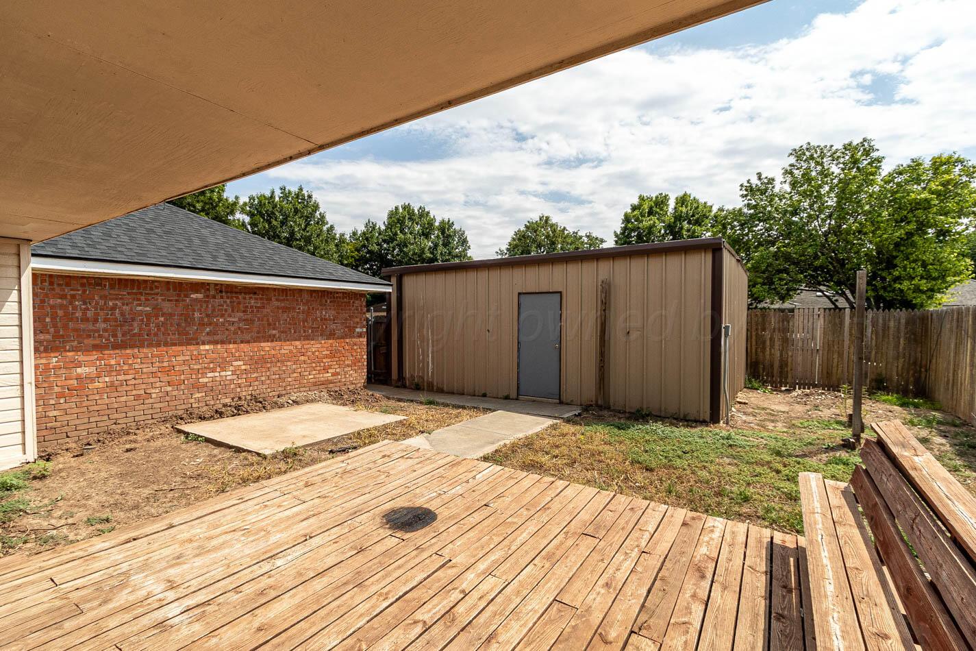 7209 Dukes Place Amarillo, TX 79109 - Photo 19 of 20 a view of backyard with wooden floor and fence
