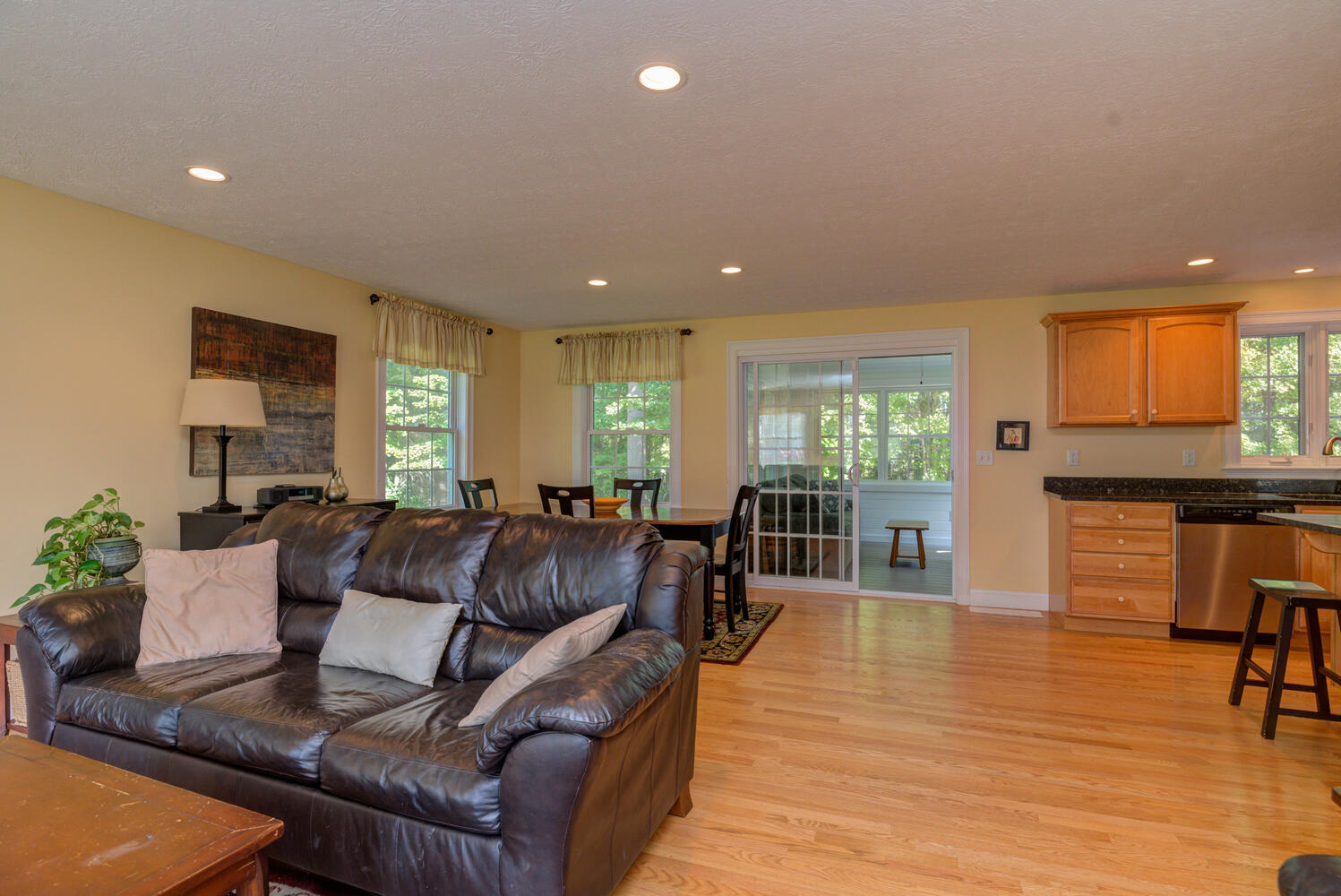 47 Woodspell Road Scarborough, ME 04074 - Photo 6 of 48 47 Woodspell Rd Scarborough ME-large-011