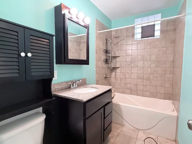 $1,800 | 3300 South Ashland Avenue, Unit 1R, Chicago, IL 60608