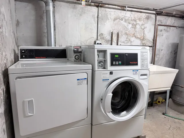 $1,800 | 3300 South Ashland Avenue, Unit 1R, Chicago, IL 60608