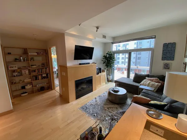 $2,000 | 309 West Washington Avenue, Unit 602, Madison, WI 53703