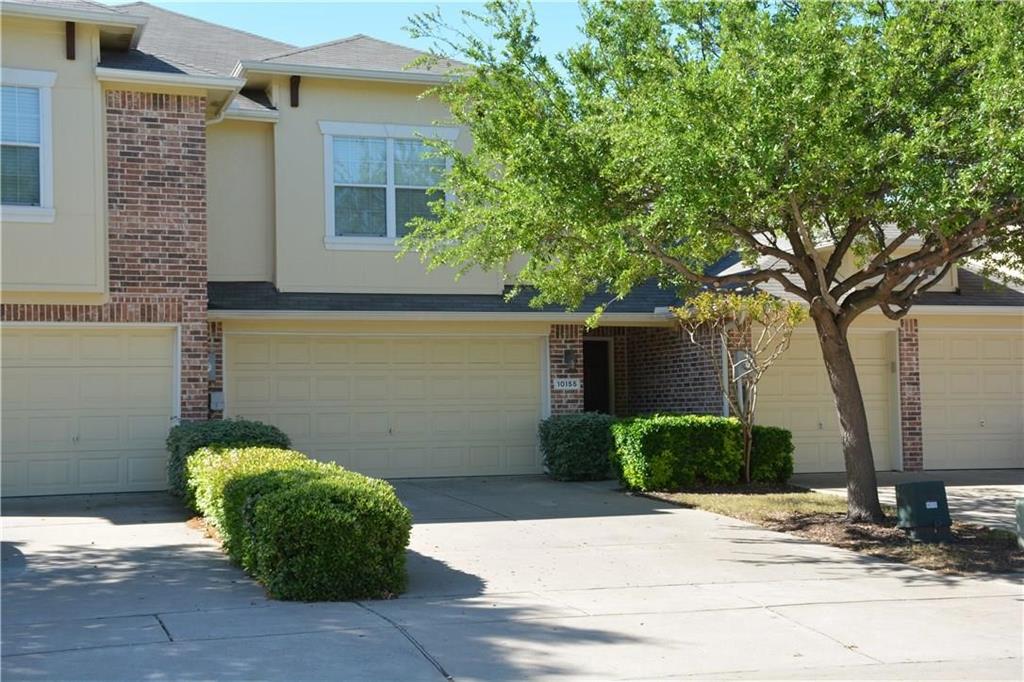 a view of a back yard of the house
