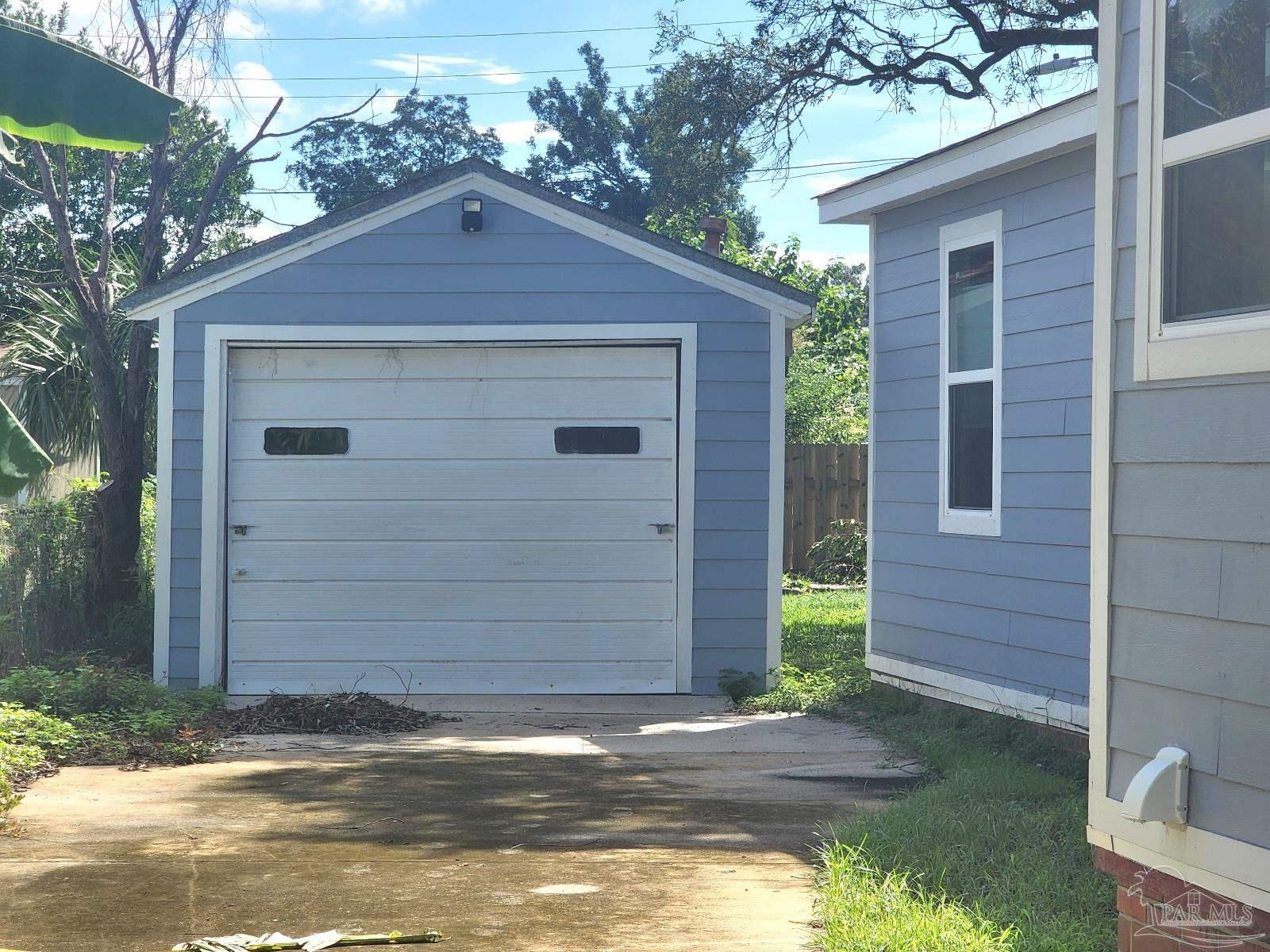 206 Berry Road Pensacola, FL 32507 - Photo 16 of 17 a front view of a house with a yard