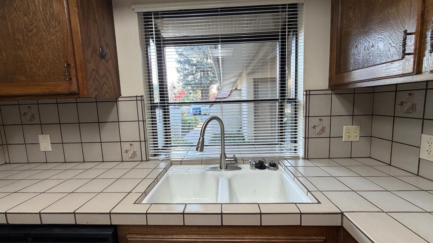1555 West Boston Avenue, Unit 101 Fresno, CA 93711 - Photo 5 of 20 a close view of sink