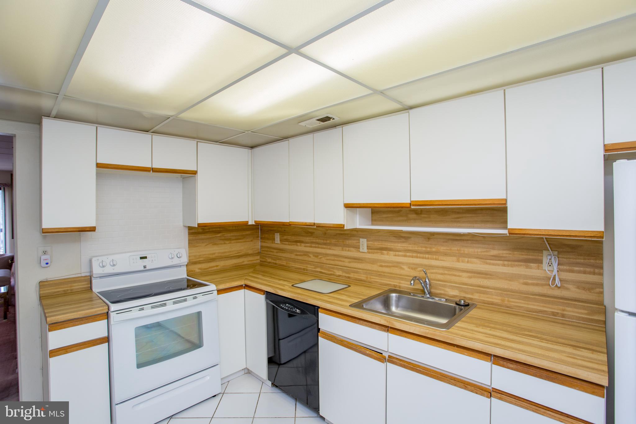 2131 Welsh Road, Unit 207 Philadelphia, PA 19115 - Photo 34 of 46 a kitchen with a stove and a sink