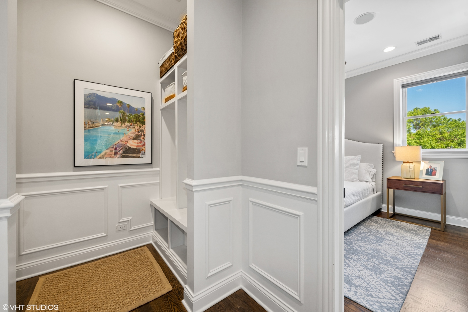 1944 West Fletcher Street, Unit 3E Chicago, IL 60657 - Photo 12 of 28 a view of an entryway with furniture