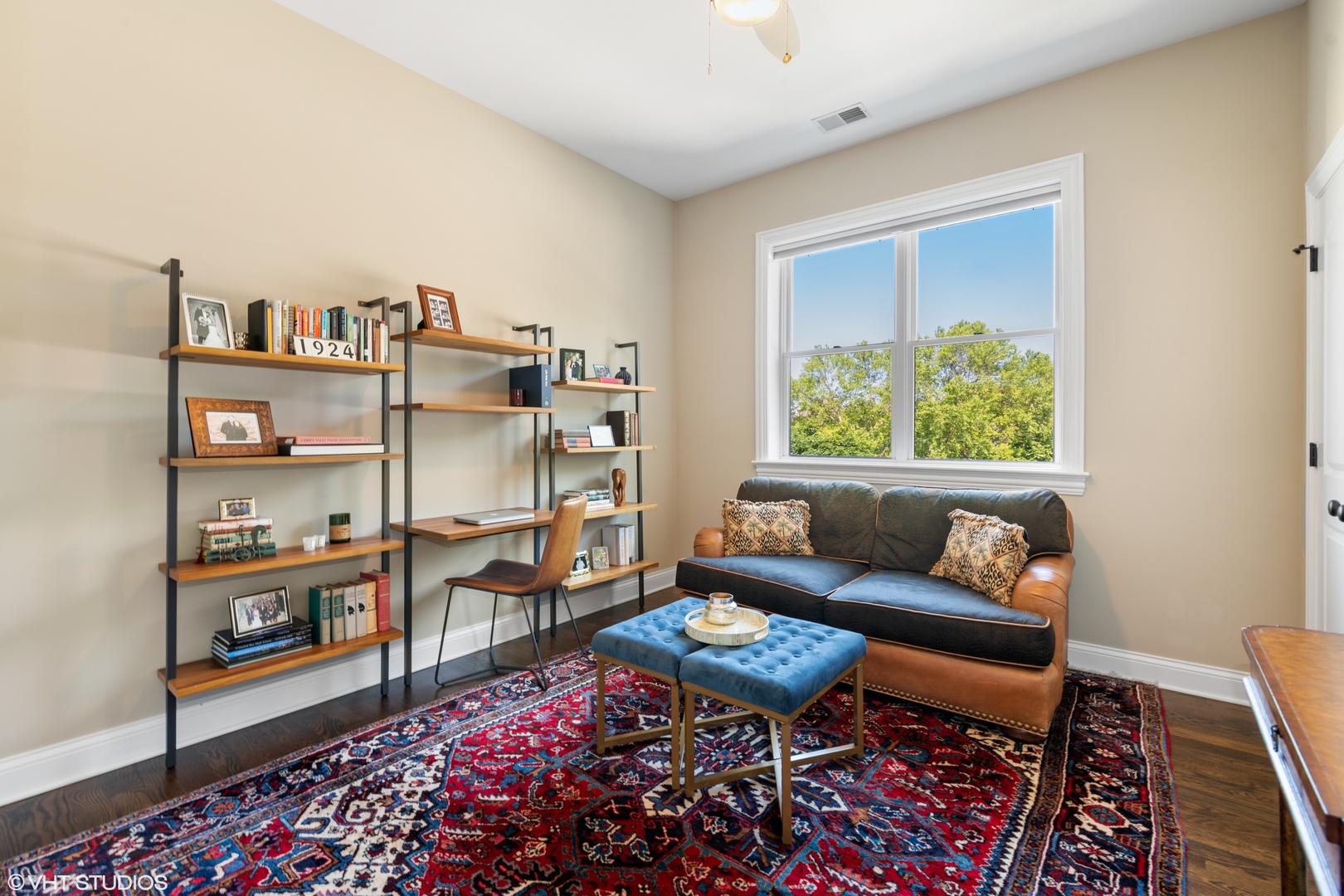 1944 West Fletcher Street, Unit 3E Chicago, IL 60657 - Photo 16 of 28 a living room with furniture and a rug