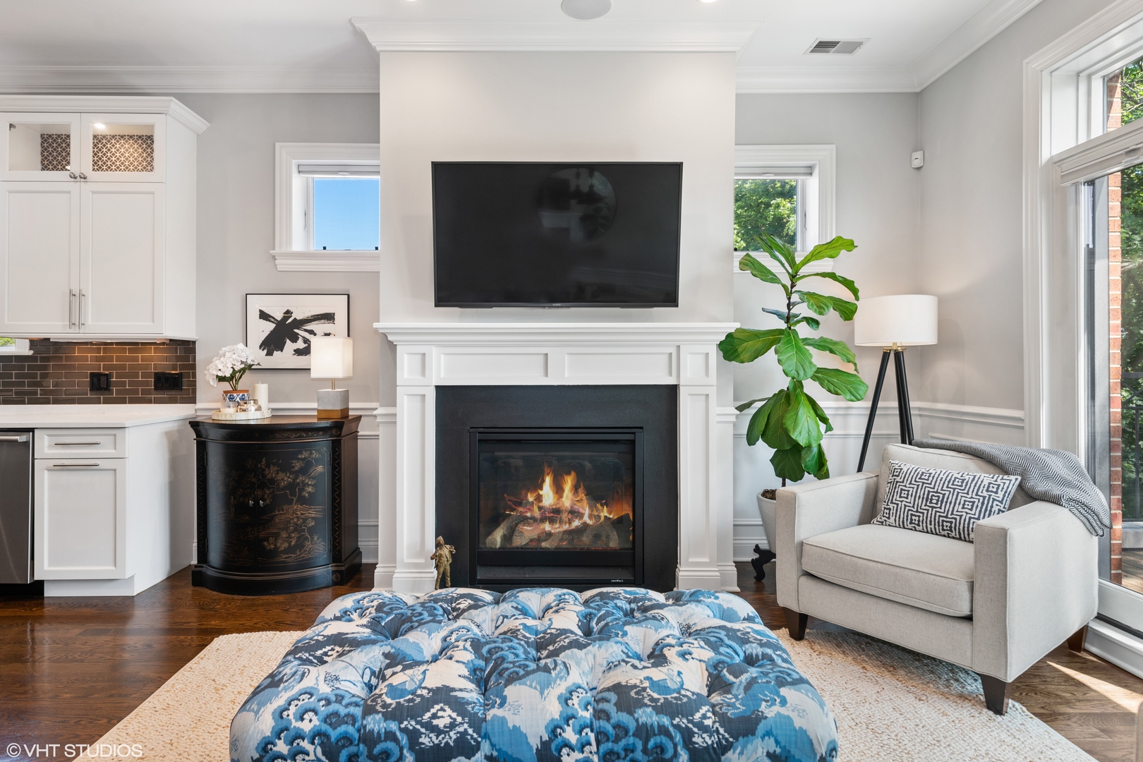 1944 West Fletcher Street, Unit 3E Chicago, IL 60657 - Photo 3 of 28 a living room with furniture and a fireplace