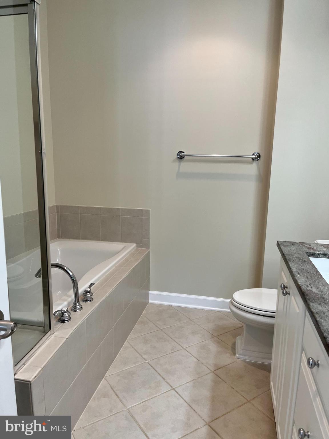 711 Carpenter Road Alexandria, VA 22314 - Photo 16 of 30 Primary Bathroom