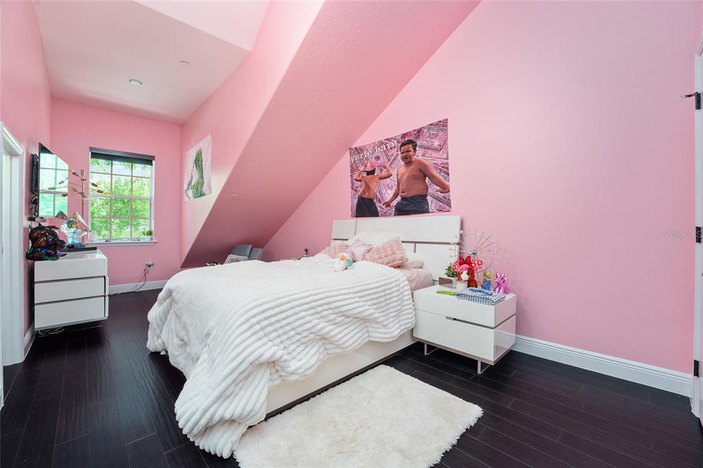 152 Riggings Way Clermont, FL 34711 - Photo 54 of 68 a bedroom with a bed and a couch