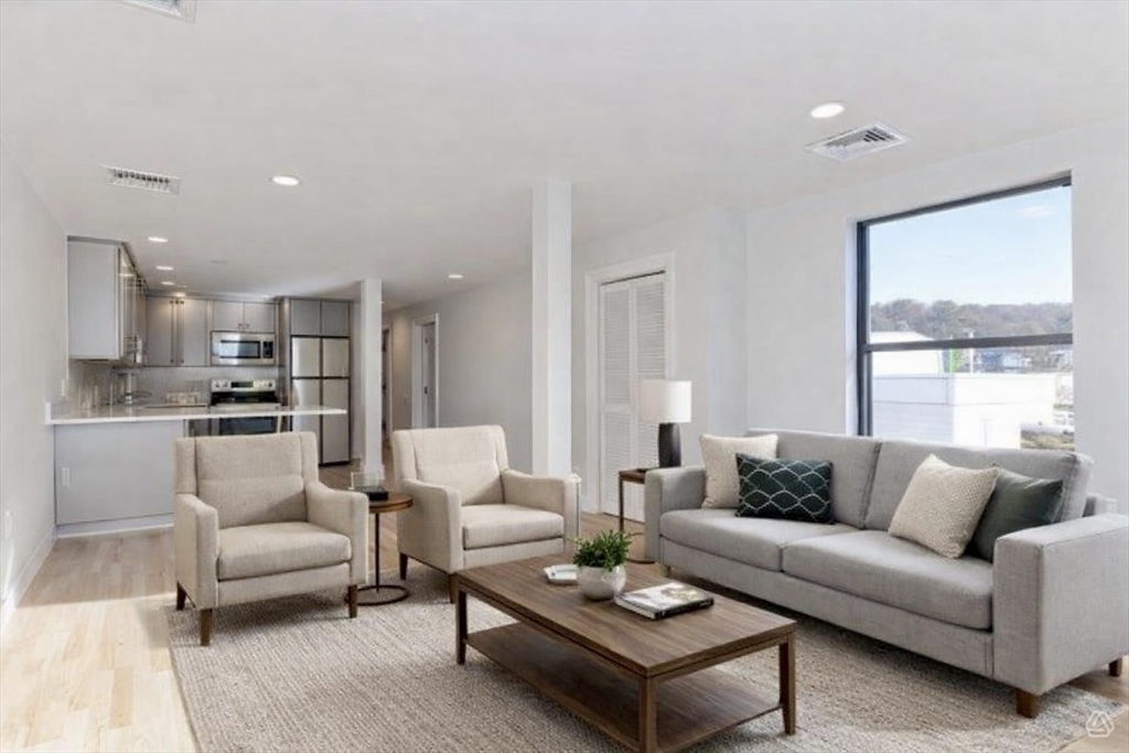 1674 Beacon Street, Unit 2 Brookline, MA 02445 - Photo 4 of 42